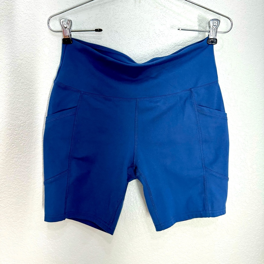 Wild Fox blue pocketed shorts athletic stretch women’s size M